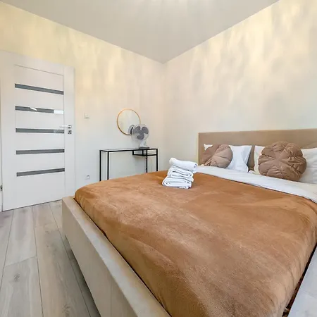 Apartment Koscianska Cosy By Bookinghost